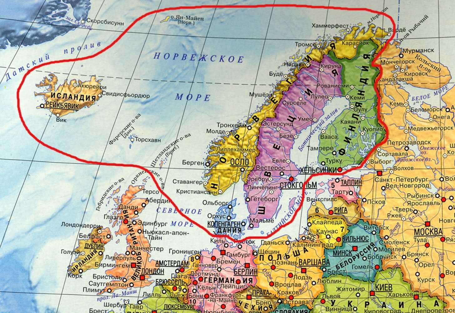 Какие государства расположены в европе. Скандинавия и Ирландия на карте. Скандинавия полуостров на карте. Политическая карта скандинавского полуострова.