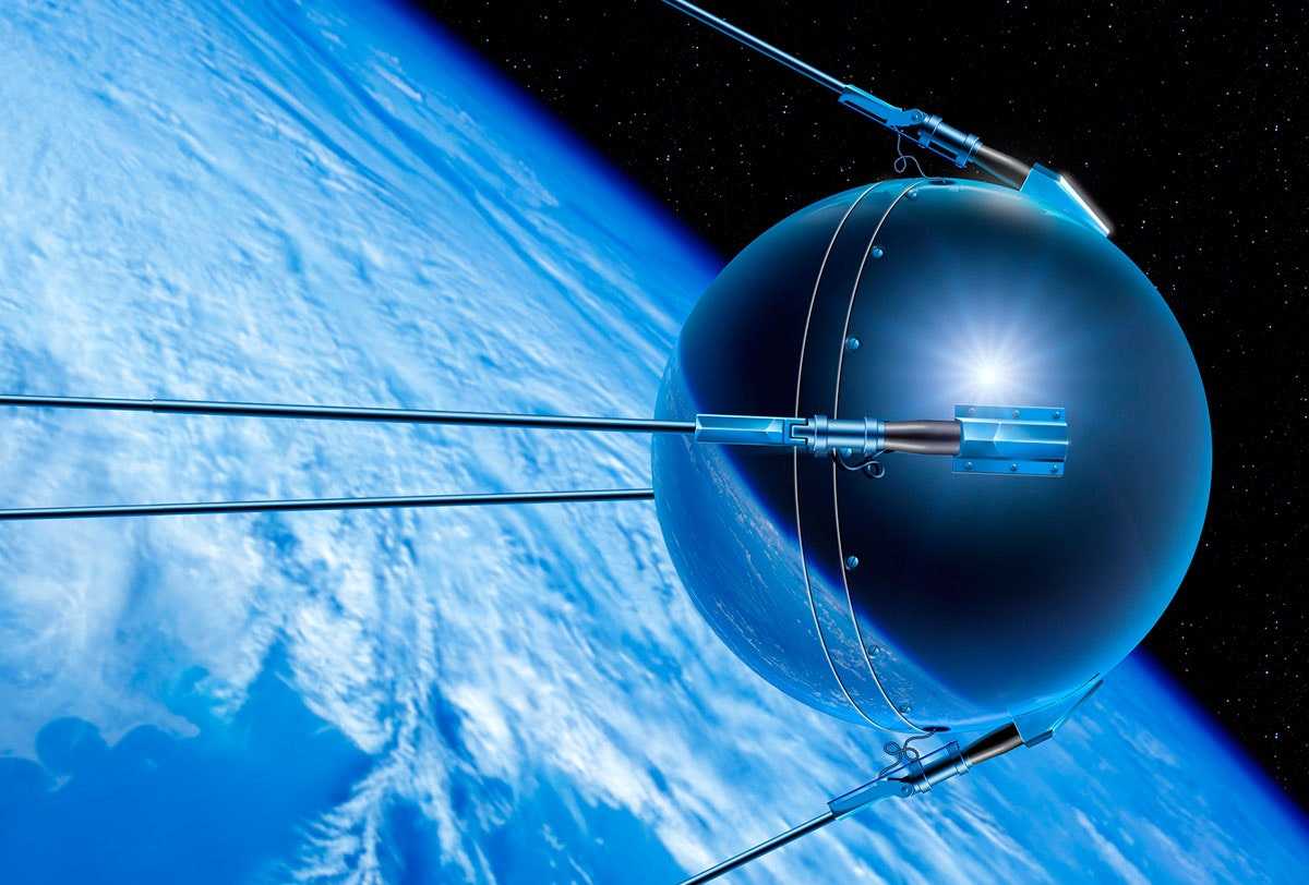 Запуск первого искусственного спутника Земли случился 4 октября 1957 года в Советском Союзе, назывался он «Спутник-1» Внешний вид его – это алюминиевая сфера с прикрепленными к ней двумя антеннами, которые дают возможность рассылать