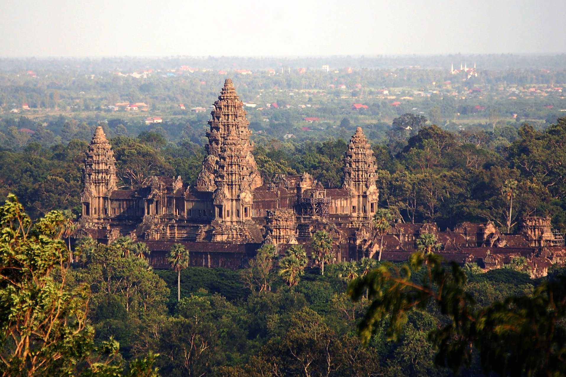 Малайзия камбоджа. Храмы Камбоджи Анкорват. Анкор храмовый комплекс Камбоджа. Джунгли Камбоджи храм Ангкор. Храм Ангкор ват.