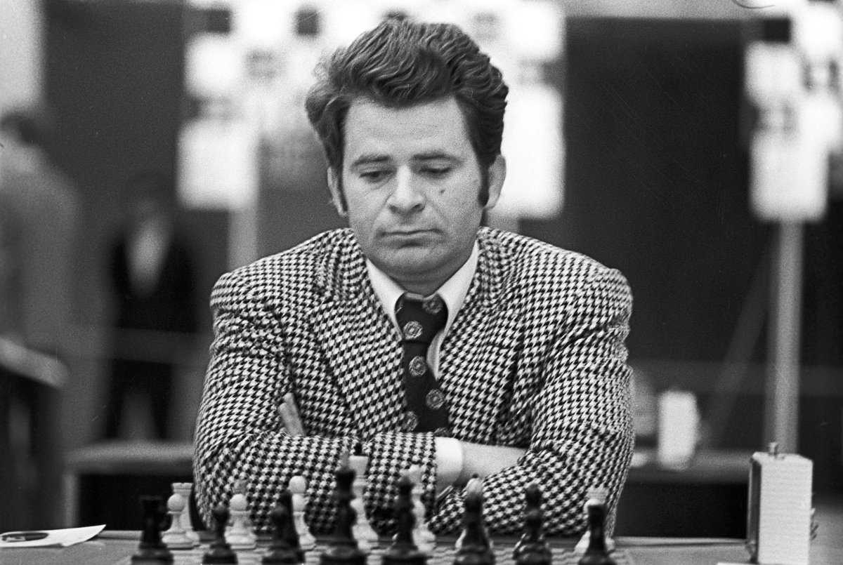 Борис Васильевич Спасский род 1937 – советский и французский шахматист, 10-й чемпион мира по шахматам 1969-1972 Международный гроссмейстер,
