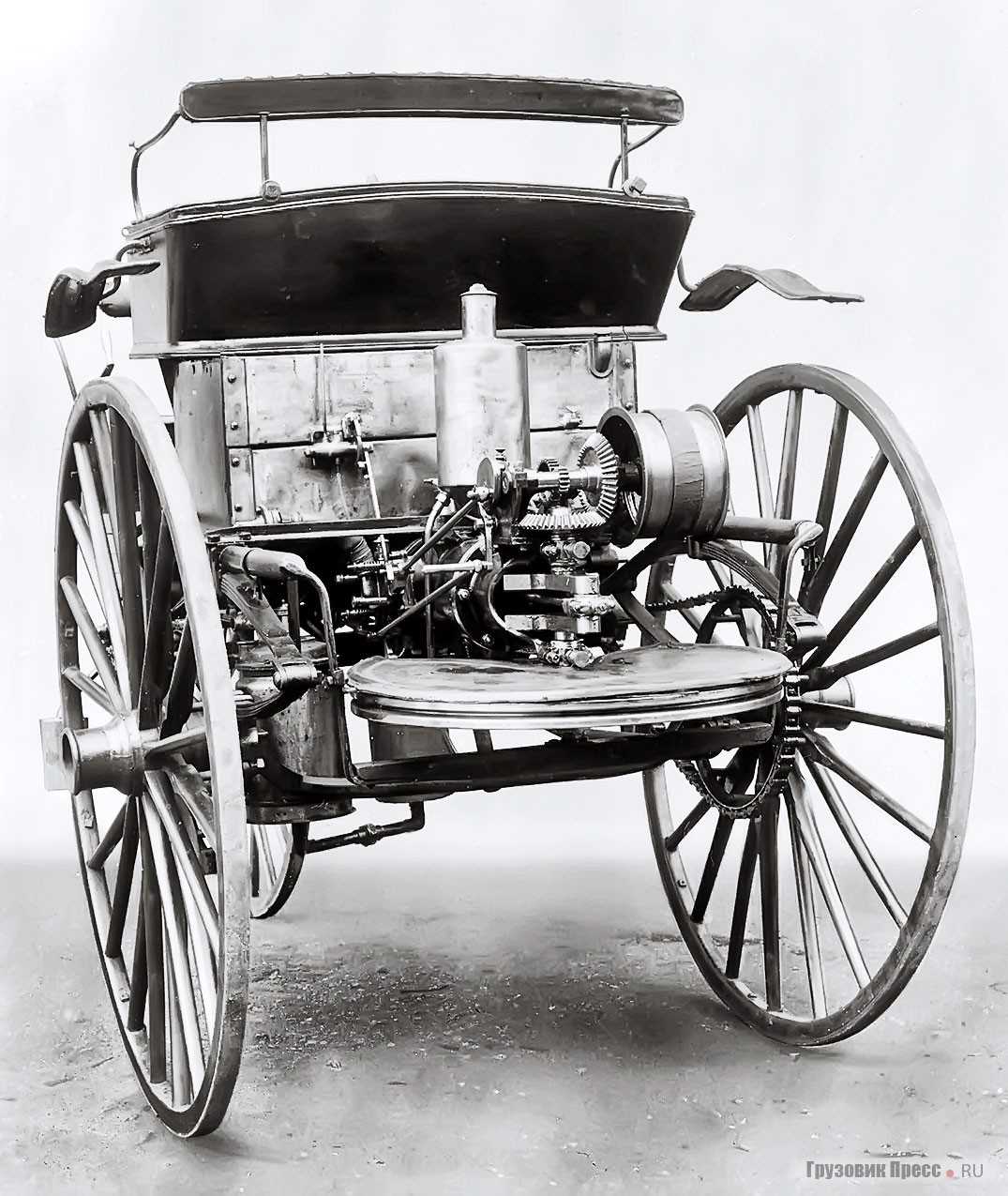 Пр 1 машина. Benz Motorwagen 1886 двигатель. Первый автомобиль Мерседес Бенц. Мерседес Бенц 1888.