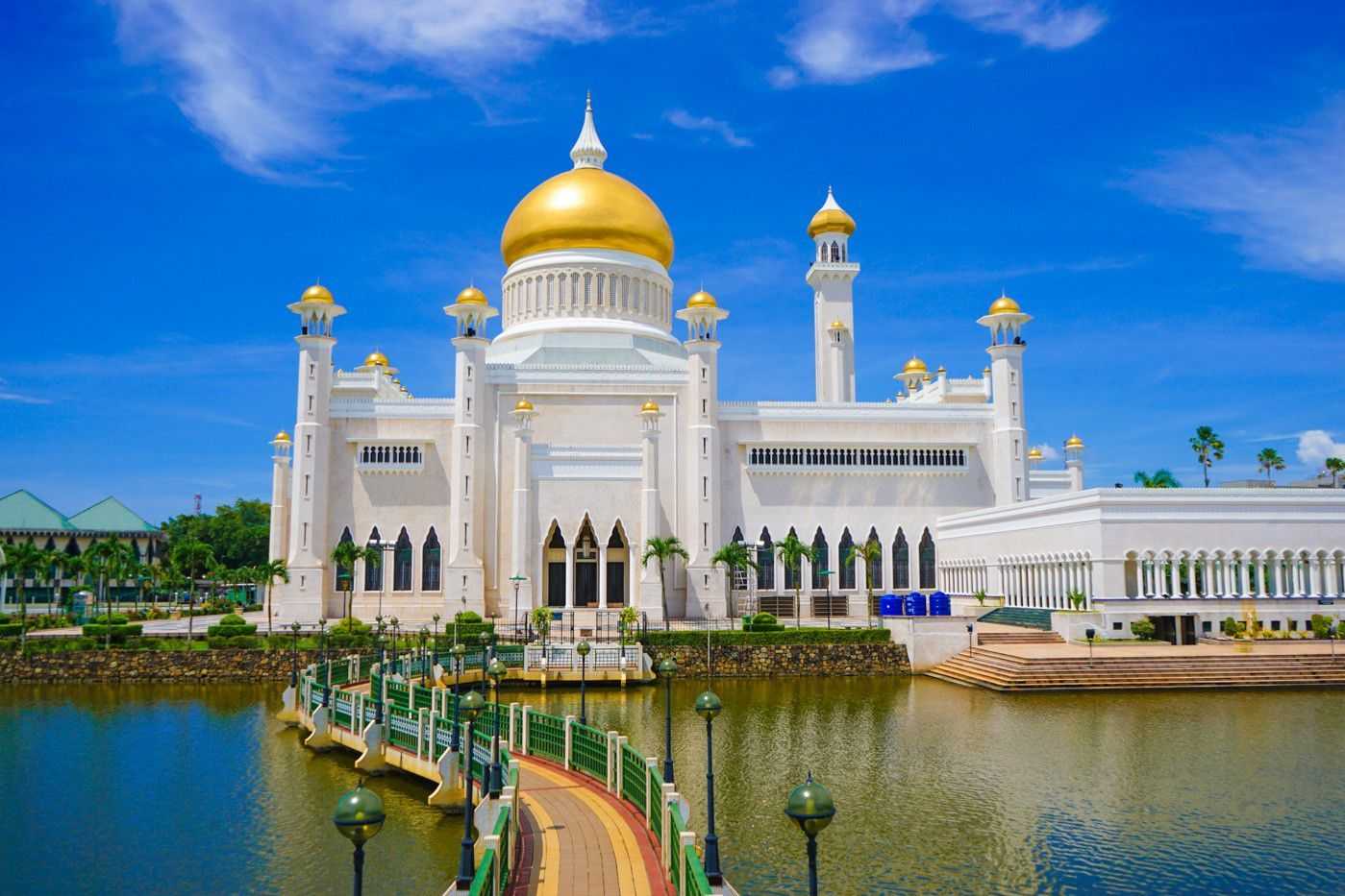 Малайзия бруней. Дворец Истана Нурул Иман Бруней. Дворец Истана Нурул Иман дворец. Дворец Истана Нурул Иман (дворец «свет веры»), Бруней. Бруней Бандар-сери-Бегаван.