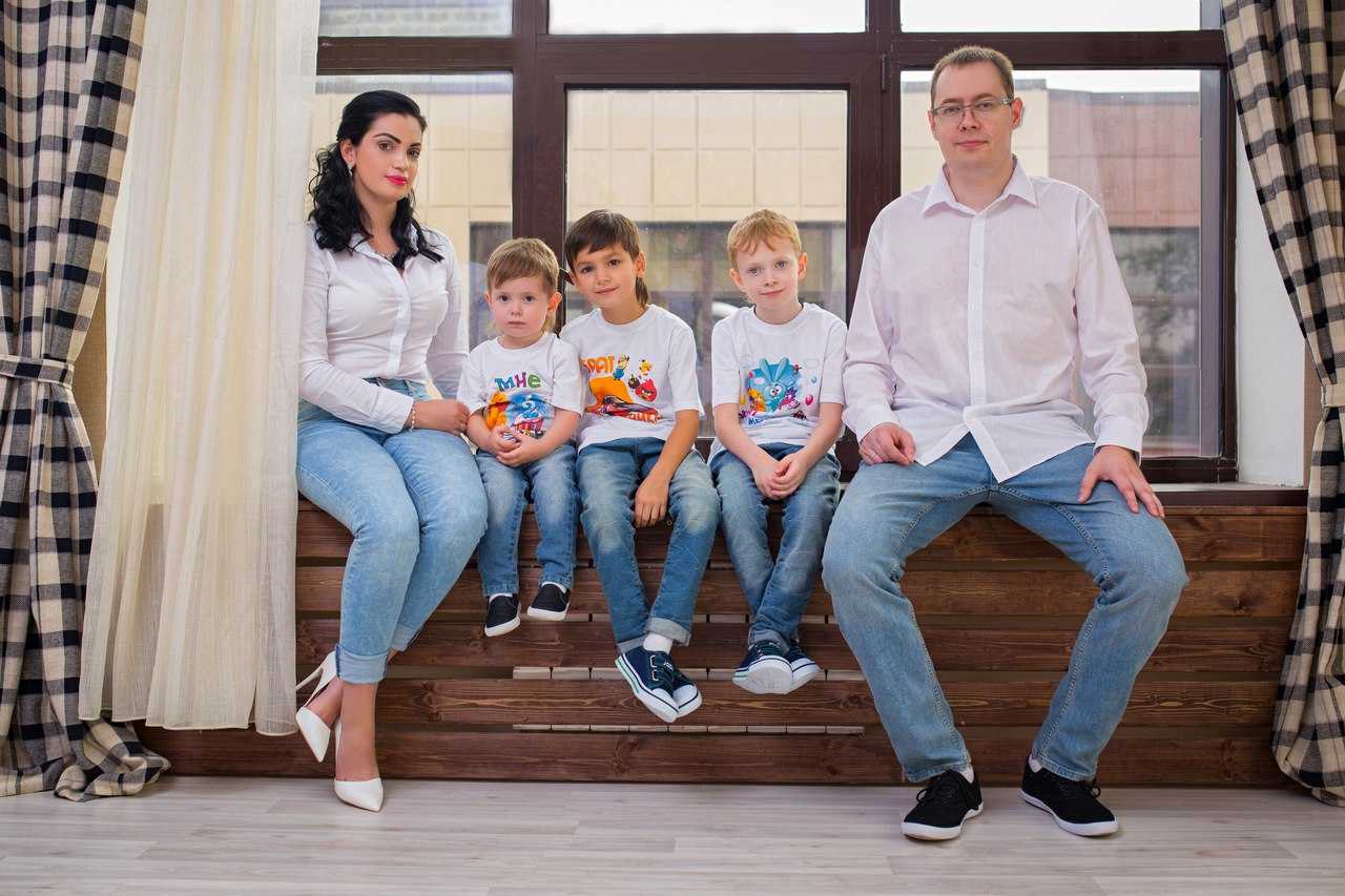 Андрей рожков семья фото с женой и детьми