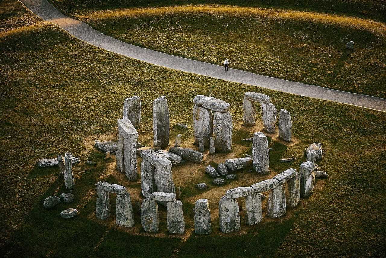 Примерно в 130 км к юго-западу от Лондона располагается уникальное мегалитическое каменное сооружение Это Стоунхендж, который с 1986 года внесен в