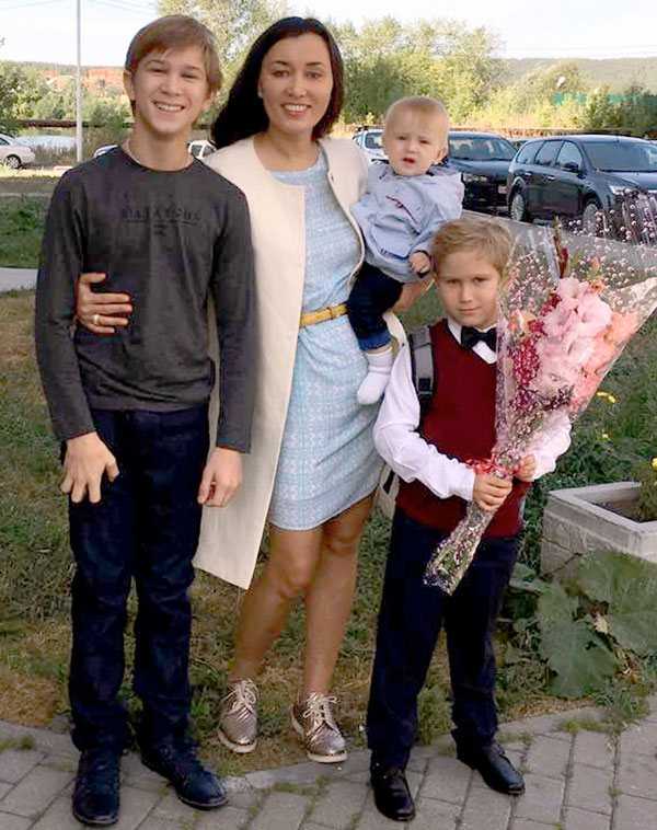 Андрей рожков семья фото с женой и детьми